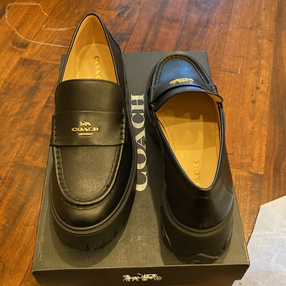 Size 8 1/2 Coach loafers. NEVER WORN IN ORIGINAL PACKAGING - Picture 3 of 4